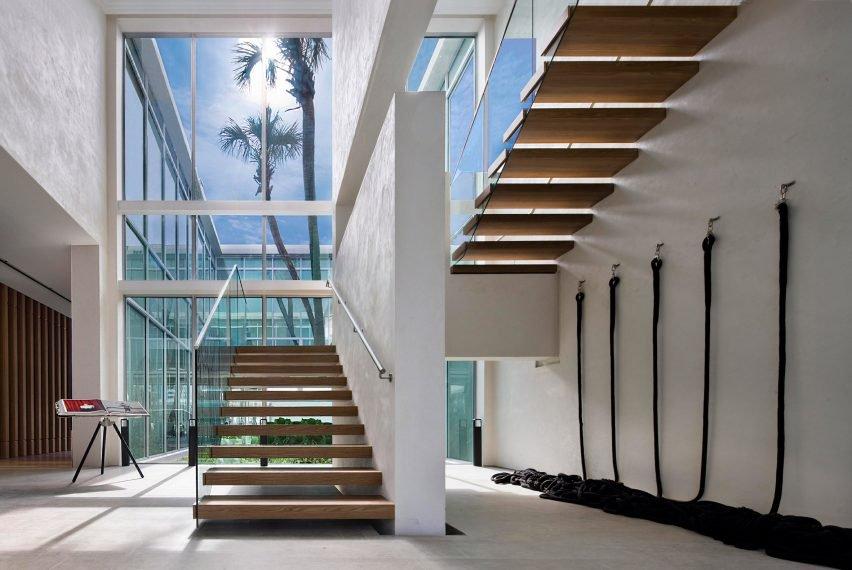 Bãi biển Miami Beach của SAOTA với sự sống động cả trong nhà và ngoài trời 