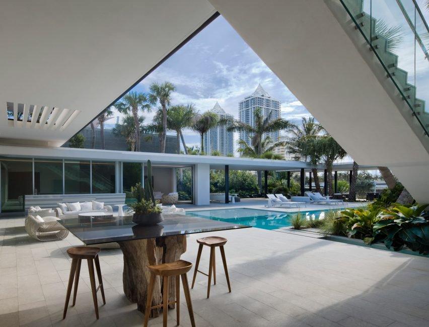 Bãi biển Miami Beach của SAOTA với sự sống động cả trong nhà và ngoài trời 