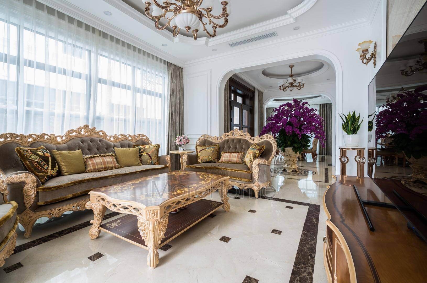 Sản phẩm nội thất phòng khách biệt thự tân cổ điển hoàng gia này là tác phẩm vô cùng tâm huyết của các KTS MoreHome Mẫu nội thất biệt thự tân cổ điển đẹp