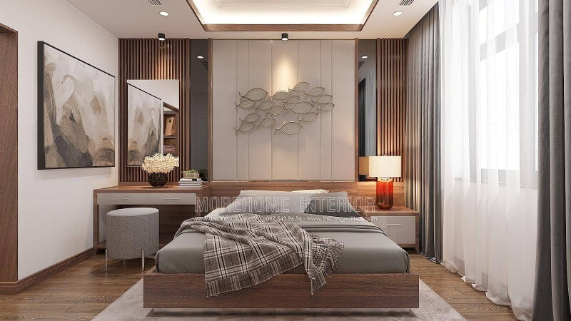 Mẫu bố trí nội thất phòng ngủ nam tính sử dụng giường ngủ gỗ óc chó veneer hiện đại liền mạch với tấm gỗ ốp tường hiện đại, được thiết kế chiếm toàn bộ phần diện tích mảng tường dưới vừa đẹp vừa thuận tiện cho việc vệ sinh đặc biệt là phòng từ cậu con trai.