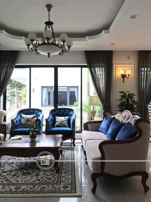 Thi công nội thất phòng khách biệt thự ecopark Hưng Yên đẹp với sản phẩm sofa văng đôi tân cổ điển gỗ óc chó cao cấp
